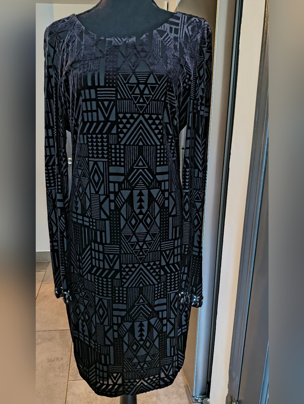 Guess Black Geometric Velvet-Print Long Sleeve Shift Dress